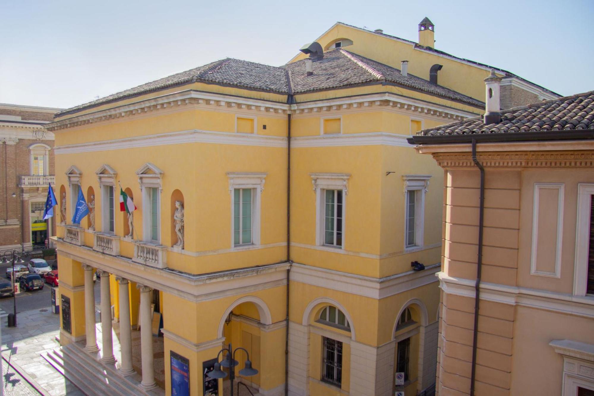 La Maison Du Theatre ราเวนนา ภายนอก รูปภาพ